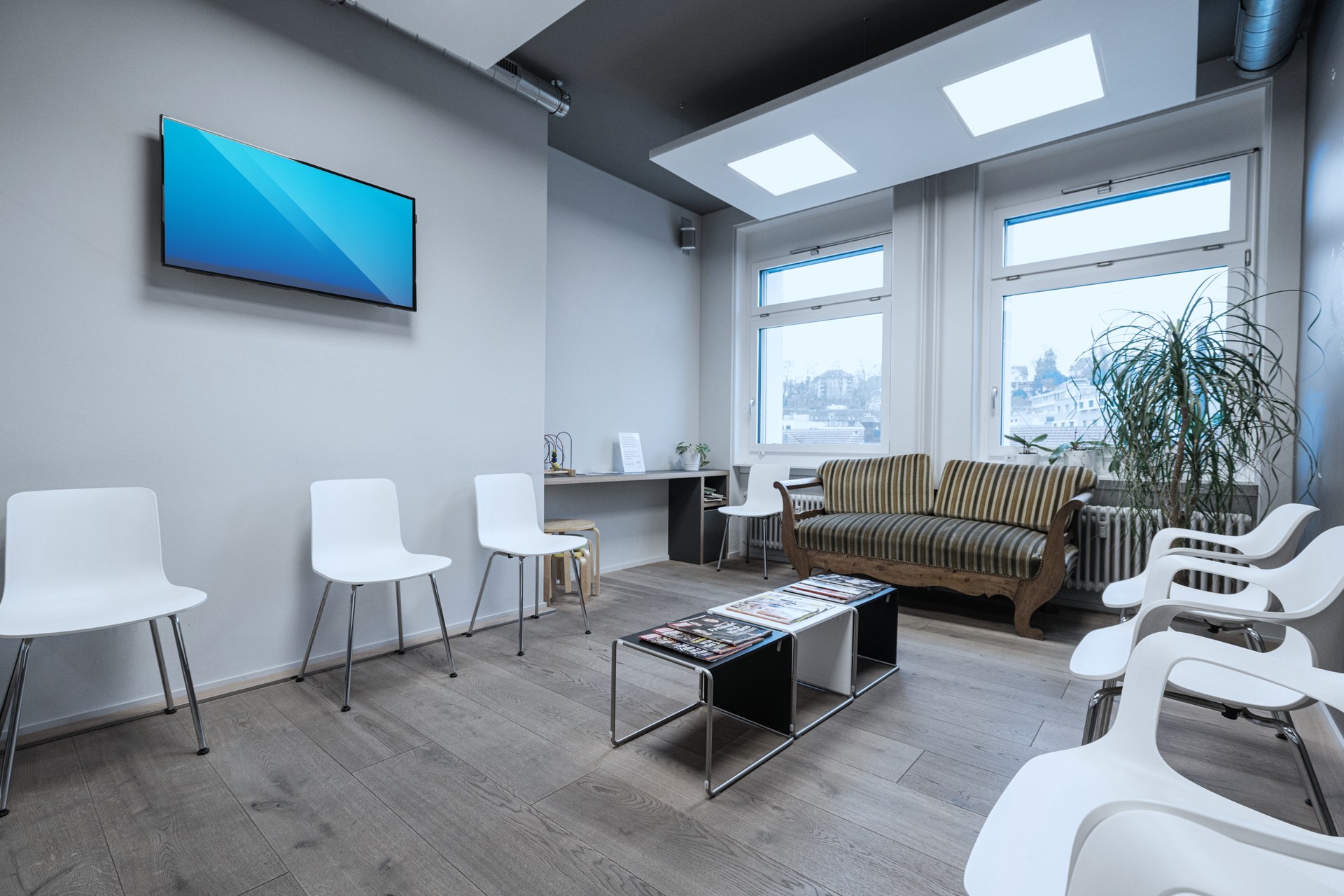 Praxis TV — DOOH-Werbescreen